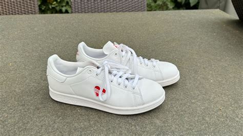 adidas stan schmith weiss mit herz|Weiße Stan Smith .